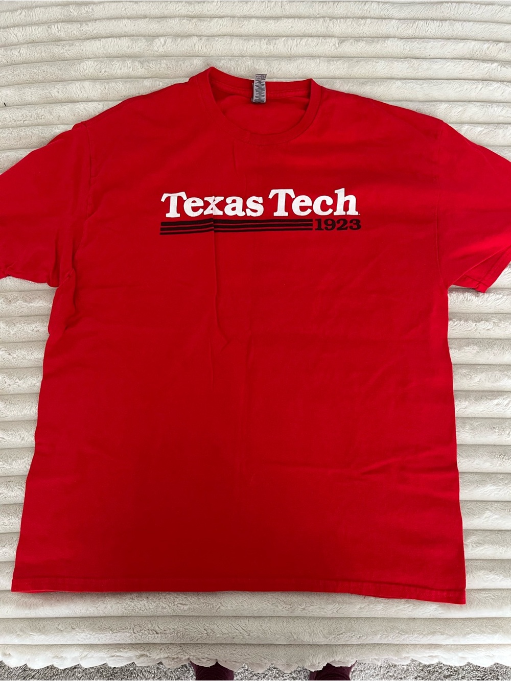 Gildan Red Crewneck T-Shirt with Printed Tag
